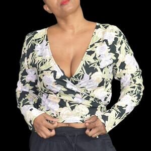 Zulu and Zephyr The Wilds Wrap Top Purple Convertible Cropped Floral Size Small